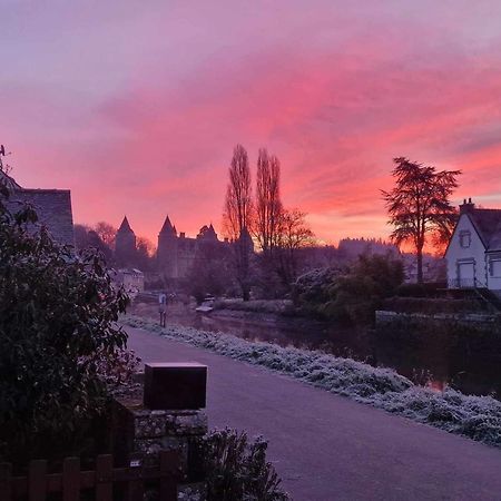 Gite Maisonnette- Et A Cote Coule Une Riviere Josselin Eksteriør bilde