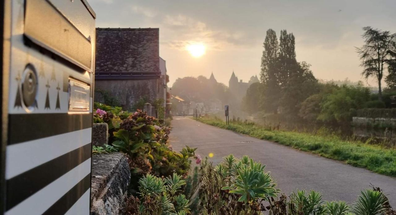 Gite Maisonnette- Et A Cote Coule Une Riviere Josselin Eksteriør bilde