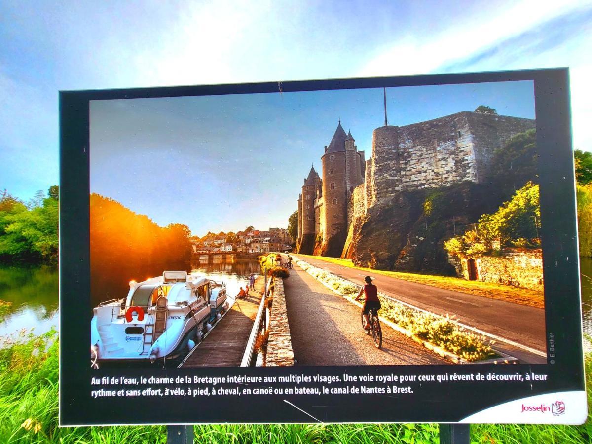 Gite Maisonnette- Et A Cote Coule Une Riviere Josselin Eksteriør bilde