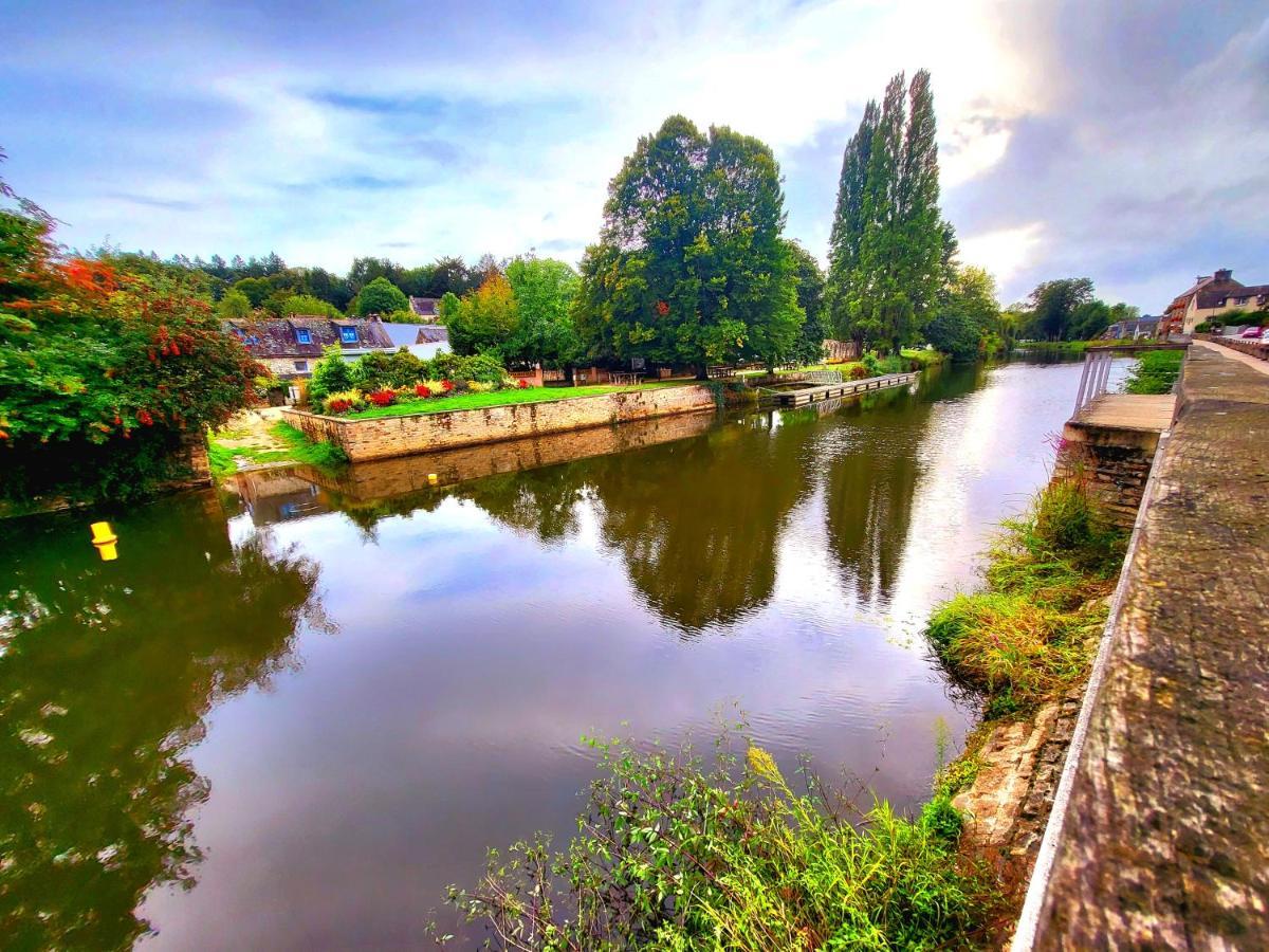 Gite Maisonnette- Et A Cote Coule Une Riviere Josselin Eksteriør bilde