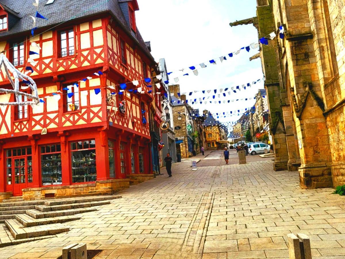 Gite Maisonnette- Et A Cote Coule Une Riviere Josselin Eksteriør bilde