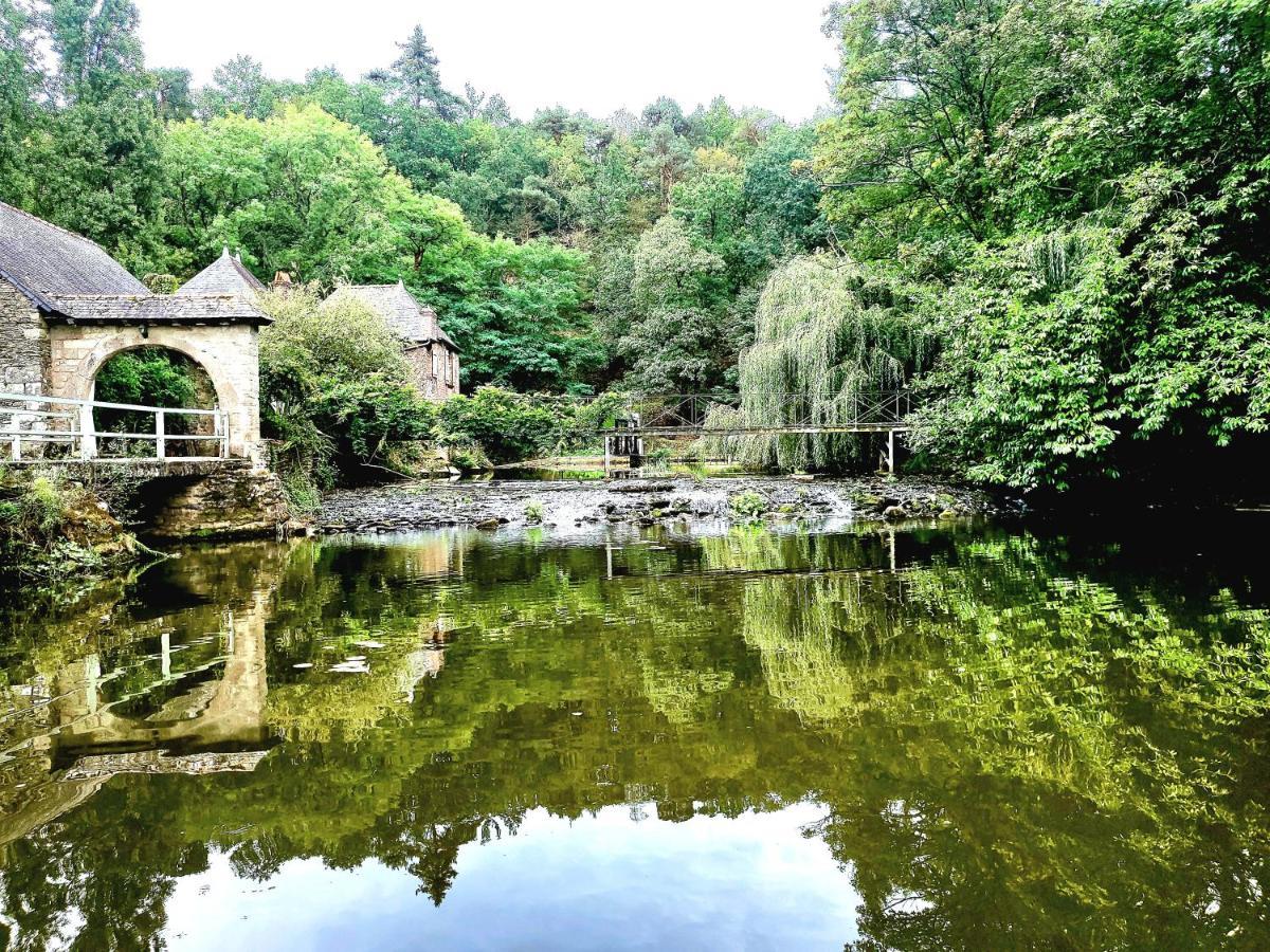 Gite Maisonnette- Et A Cote Coule Une Riviere Josselin Eksteriør bilde
